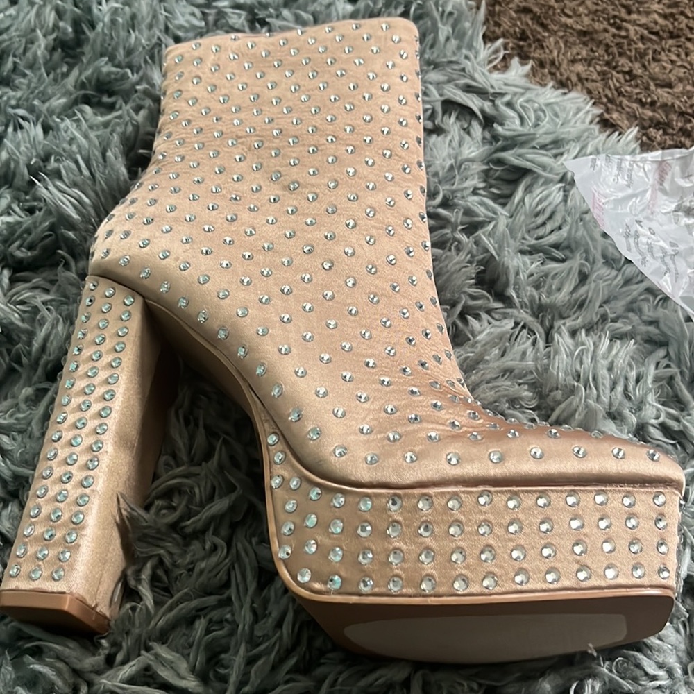 Tan/champagne colored studded chunky heeled boot. These ladies are on fire 🔥.